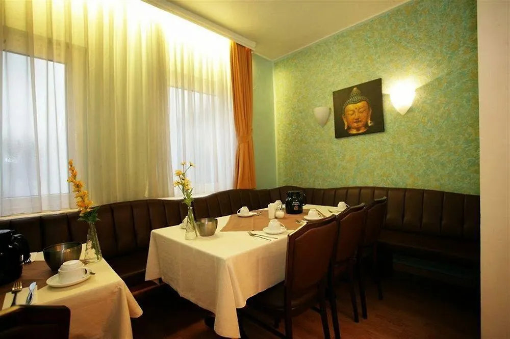 Hotel An Der Oper Duesseldorf Almanya
