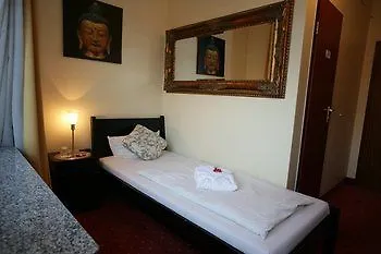 Hotel An Der Oper Duesseldorf Almanya